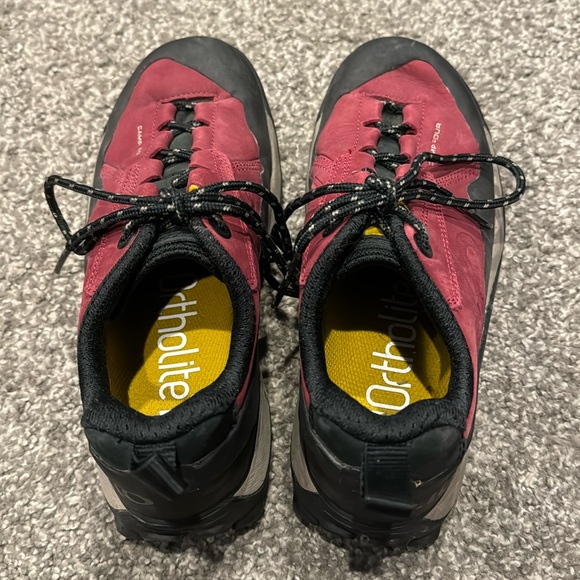 Five Ten. Camp Four Womens 7.5 hiking, canyoneering shoe - Picture 3 of 7